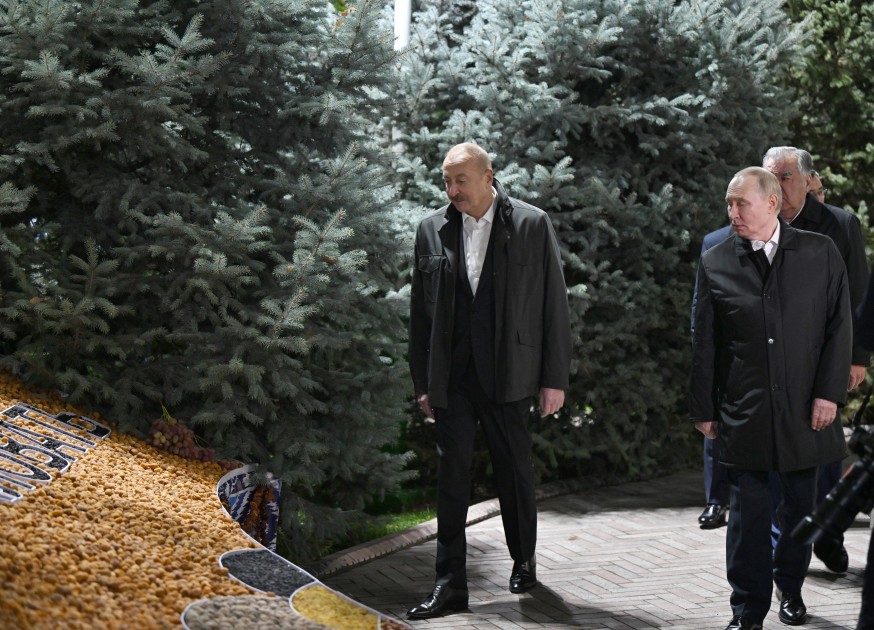 İlham Əliyev dövlət başçılarının qeyri-rəsmi şam yeməyində - FOTOLAR (VİDEO)